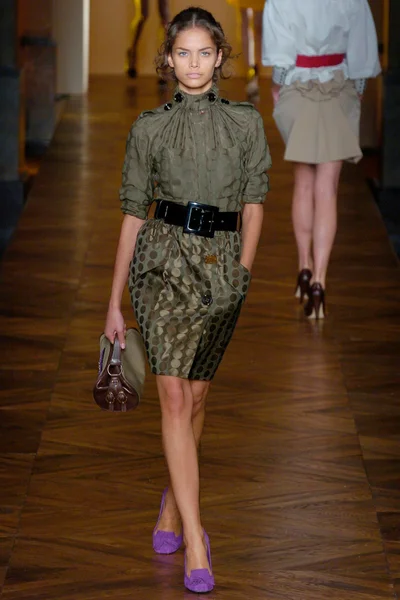 Look 15